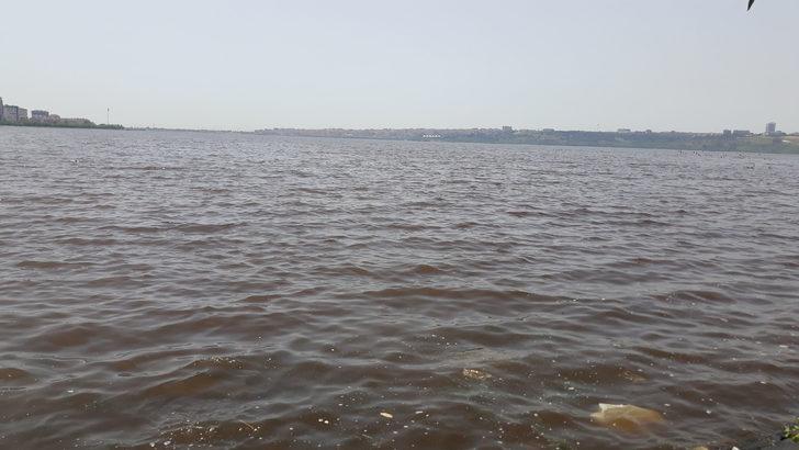 Küçükçekmece Gölü kahverengiye büründü G2