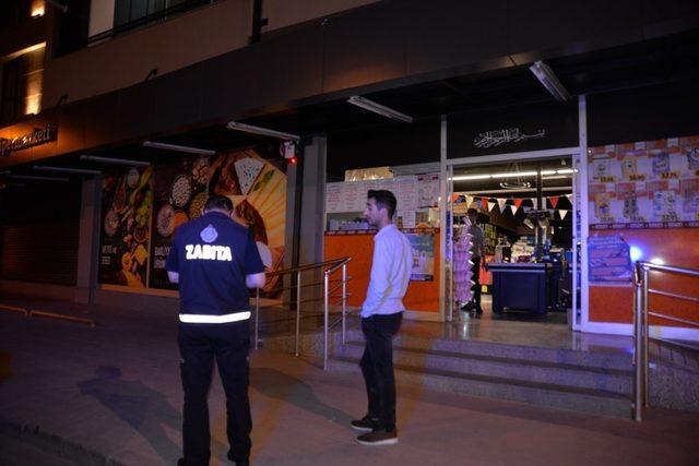 Hendek Belediyesi Zabıta ekiplerinden market ve halı sahalara denetim