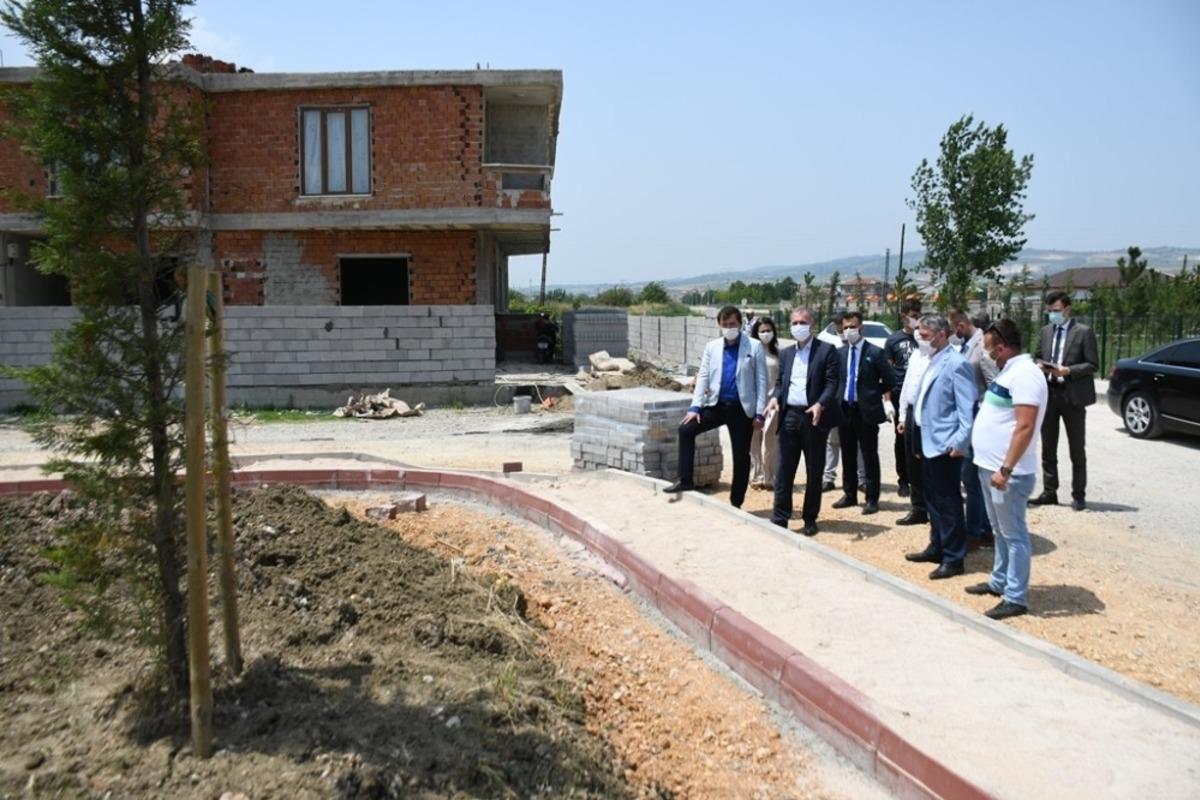 Akhisar Mahallesine değer katan &ccedil;alışmalar s&uuml;r&uuml;yor