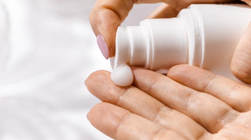 Y&uuml;z&uuml;n&uuml;z daha parlak ve canlı olacak! İşte pratik y&uuml;z temizleme rutini &ouml;nerileri...