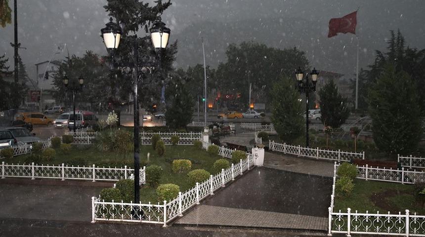 Tokat'ta sağanak ve dolu etkili oldu