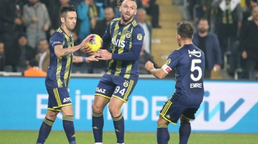 Fenerbah&ccedil;e, Mauricio Isla ile yollarını ayırdığını a&ccedil;ıkladı