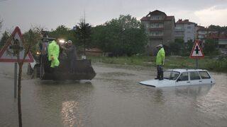 Dolu yağışı ve yağmur Domaniç'te yaşamı felç etti