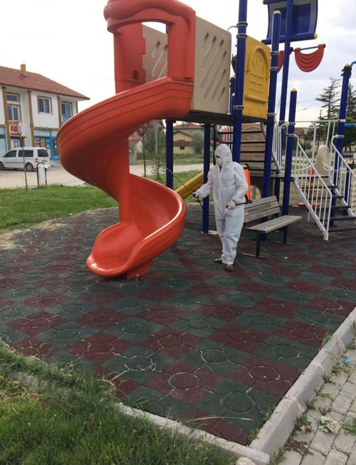 Dumlupınar&rsquo;da parklar ve oyun grupları dezenfekte edildi