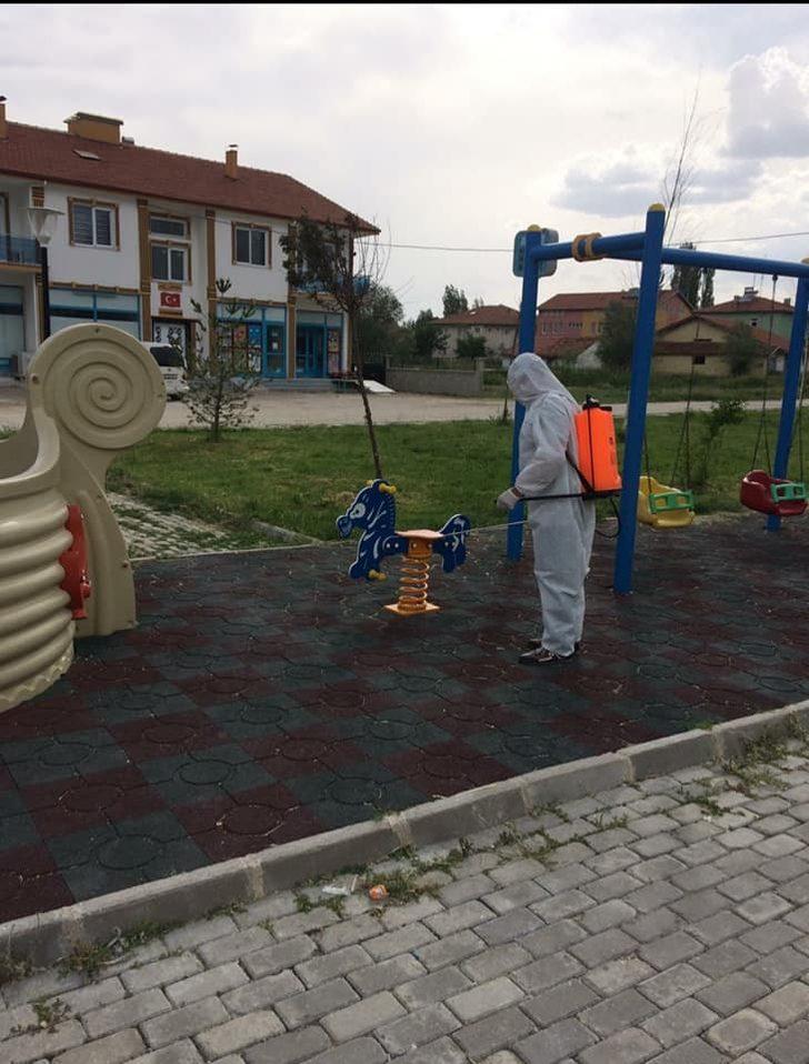 Dumlupınar’da parklar ve oyun grupları dezenfekte edildi G2