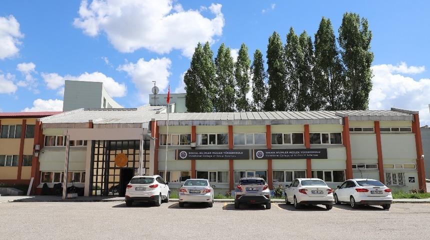 Erzurum Meslek Yüksekokulu, Teknik Bilimler ve Sosyal Bilimler Meslek Yüksekokulu olarak ikiye ayrıldı