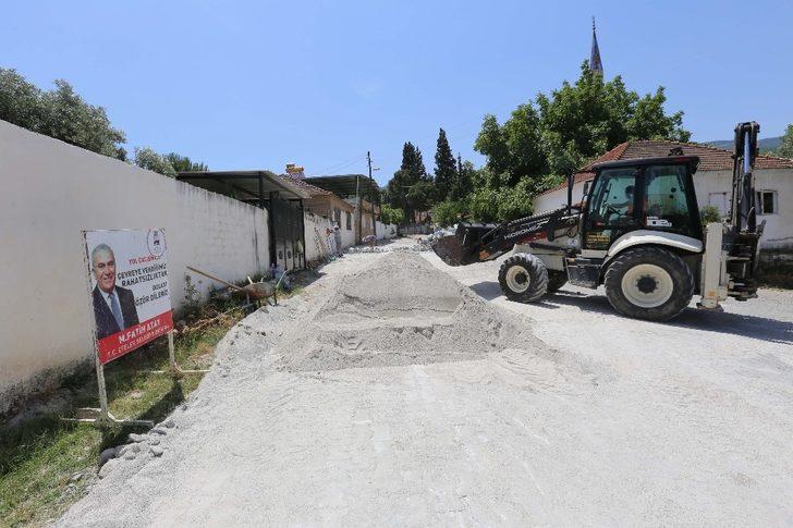 Efeler’de yol yapım çalışmaları devam ediyor G2