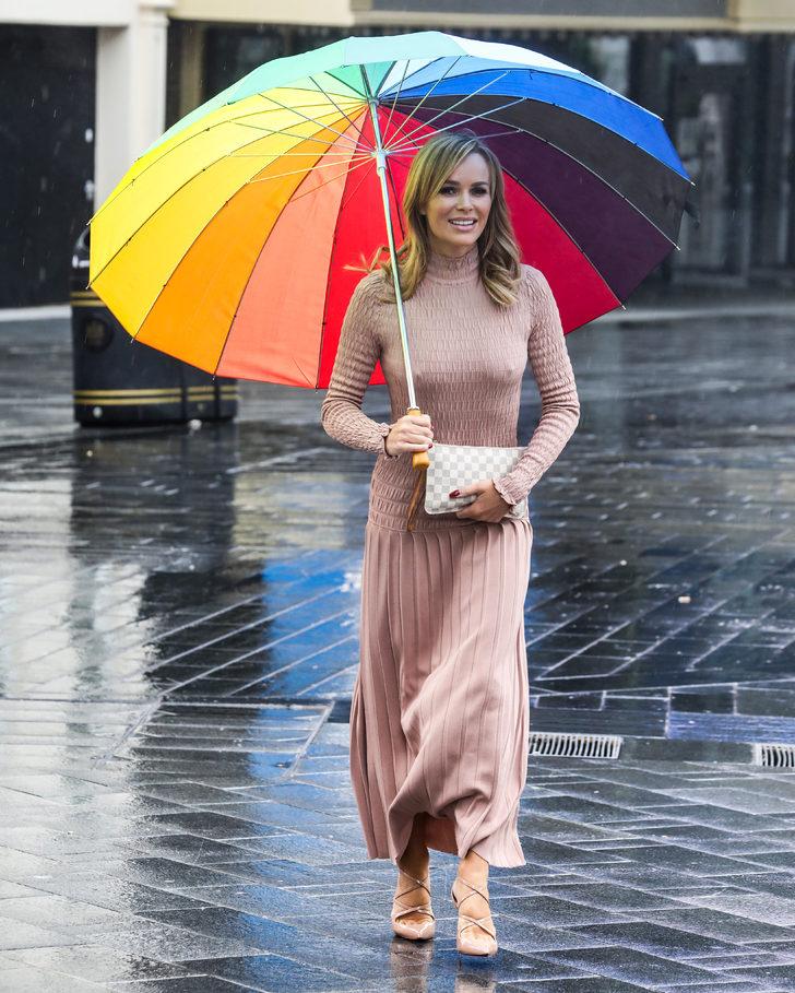 Canlı yayında göğüsleri görünen Amanda Holden'dan itiraf: Bilerek yaptım G5