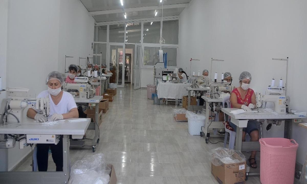 Kuşadası&rsquo;nda maske &uuml;retiminde rekor kırıldı
