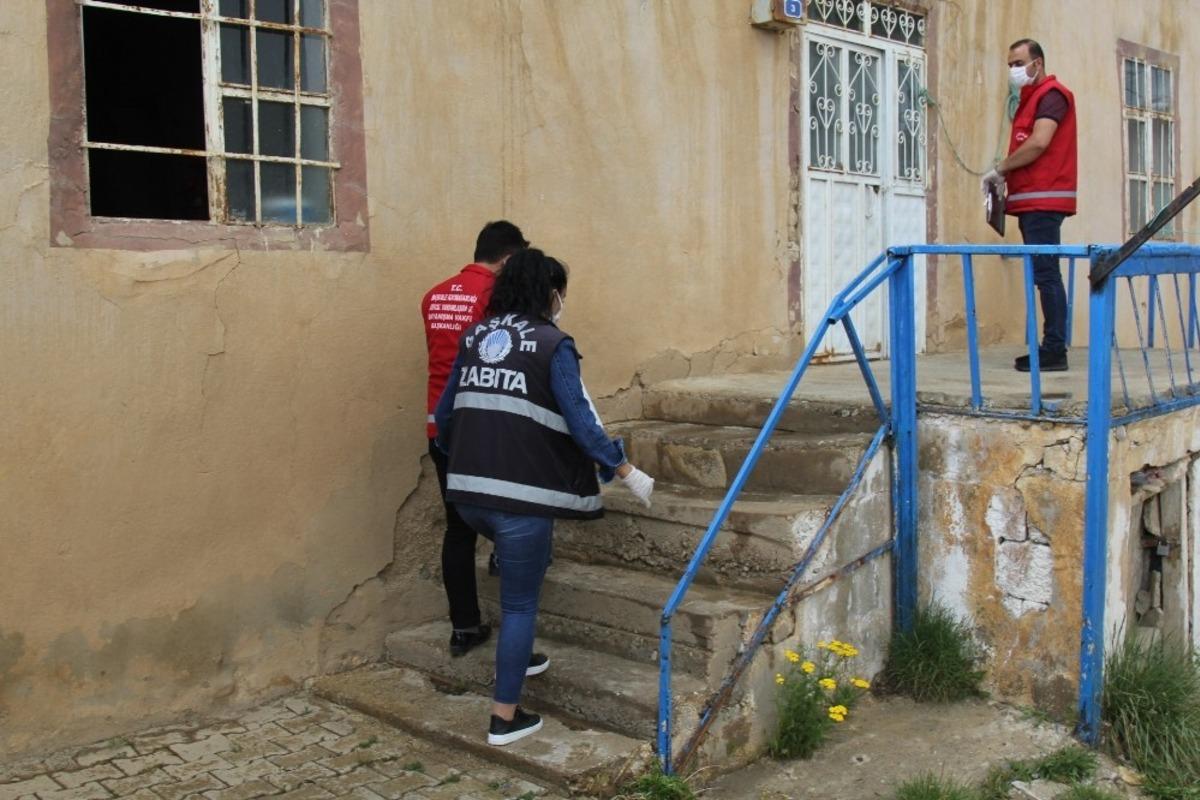 Cumhurbaşkanlığınca g&ouml;nderilen hediye paketleri vatandaşlara ulaştırıldı