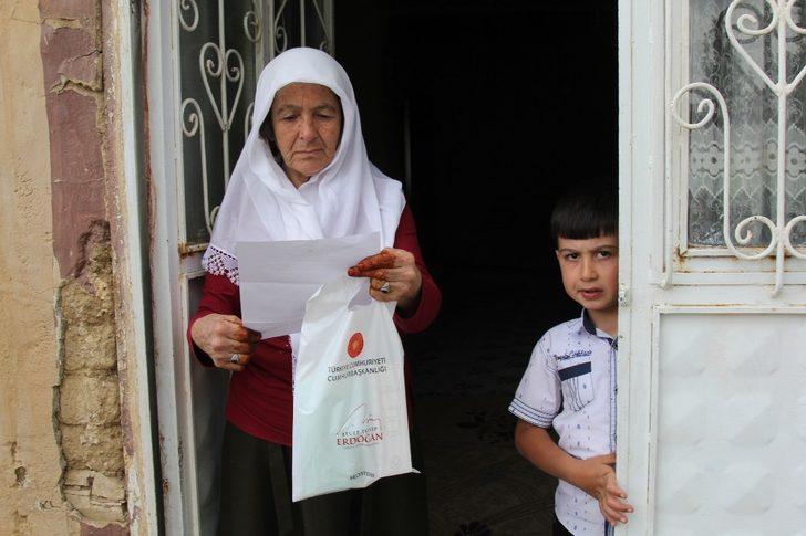 Cumhurbaşkanlığınca gönderilen hediye paketleri vatandaşlara ulaştırıldı G3