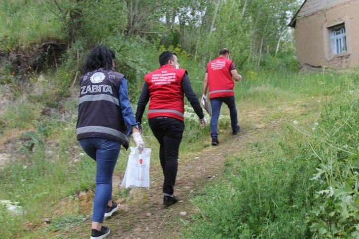 Cumhurbaşkanlığınca gönderilen hediye paketleri vatandaşlara ulaştırıldı G4