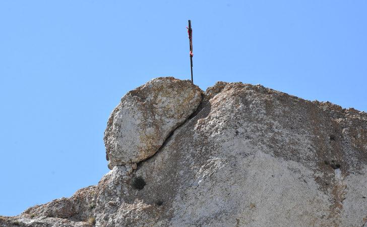 Dev kayadan kopan parçalar köylülerin korkulu rüyası oldu G4