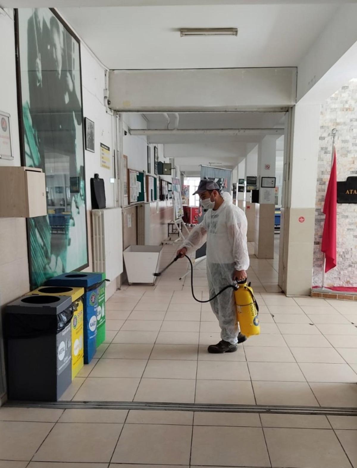 Sınavlar &ouml;ncesi okullar dezenfekte edildi