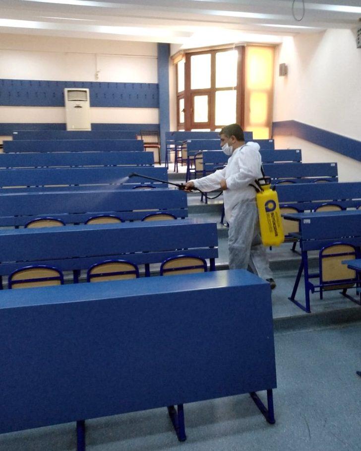 Sınavlar öncesi okullar dezenfekte edildi G3