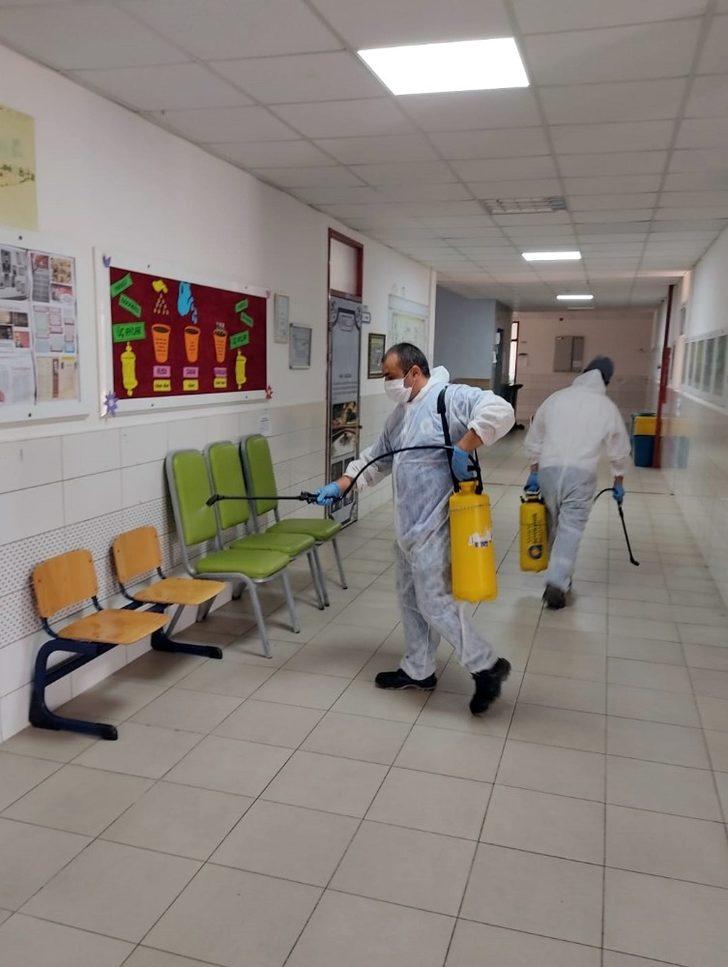 Sınavlar öncesi okullar dezenfekte edildi G4