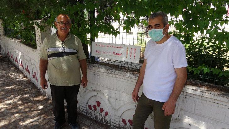 Astıkları afişle paranın sahibini arıyorlar G2