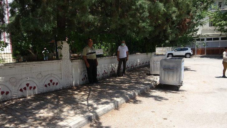 Astıkları afişle paranın sahibini arıyorlar G4