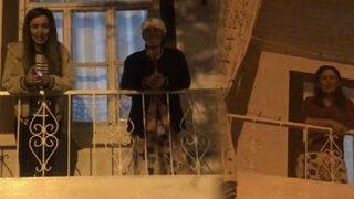 Geceyi bekleyip, pencere ve balkonlara çıkıyorlar! Görüntülemek için birbirleriyle yarışıyorlar