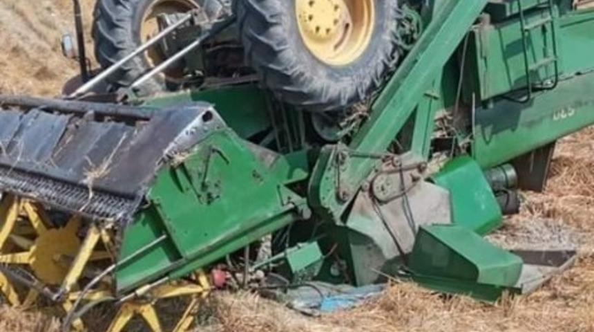 Devrilen biçerdöverin altında kalan kişi feci şekilde can verdi