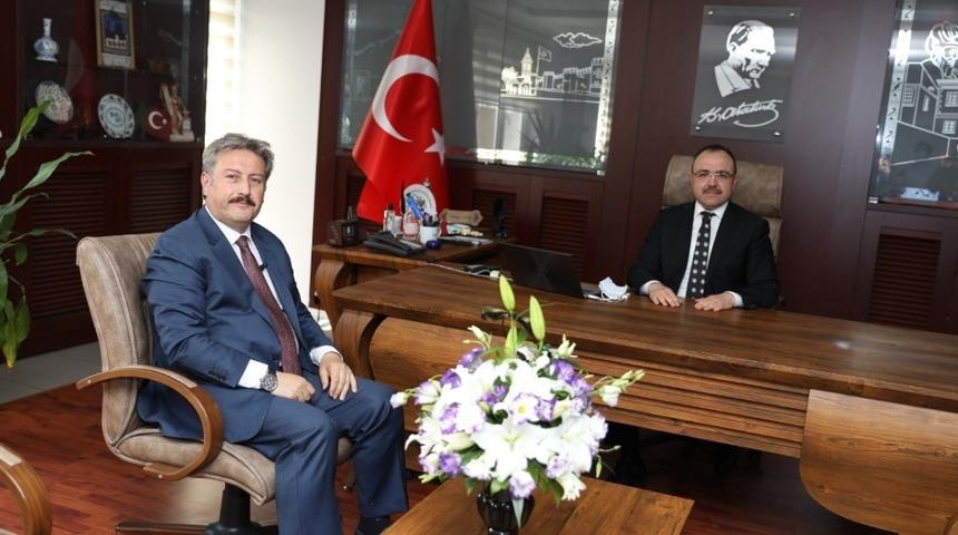 Başkan Palancıoğlu, Kaymakam Erkaya Yırık’a Melikgazi’ye hizmetleri için teşekkür etti