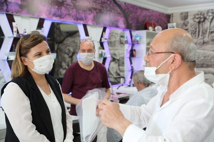 Başkan Hürriyet’ten Kuruçeşme esnafına maske dağıttı G3