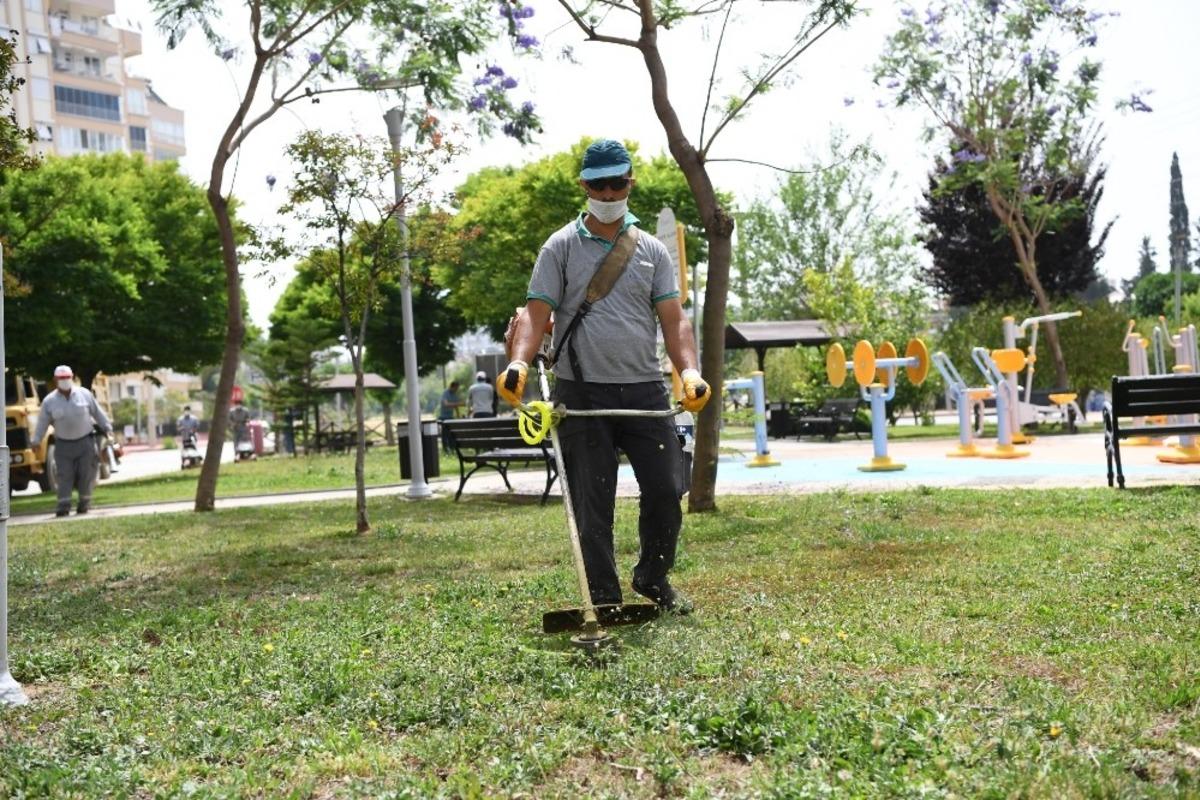 Konyaaltı&rsquo;nda parklar temizlendi