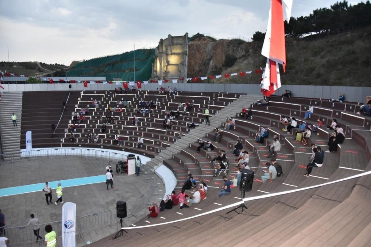 Yeşil&ccedil;am r&uuml;zgarı Tuzla&rsquo;da esti