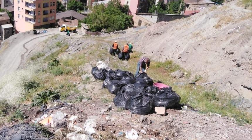 Hakkari&rsquo;de tonlarca &ccedil;&ouml;p toplandı