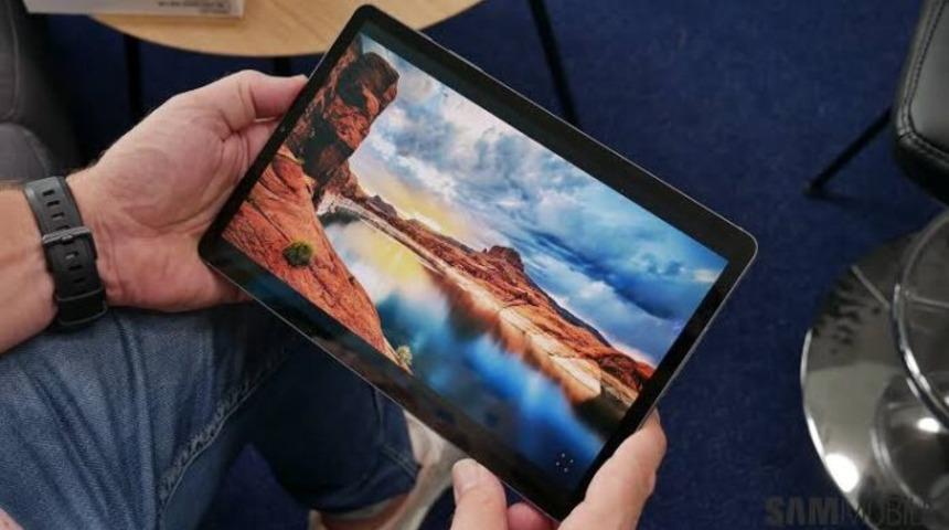 Samsung Galaxy Tab S7 Plus dikkatleri &uuml;zerine &ccedil;ekiyor