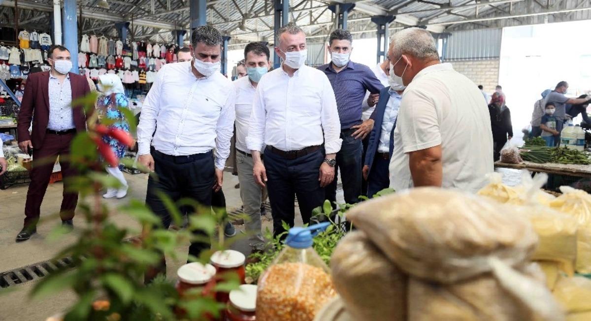 Başkan B&uuml;y&uuml;kakın Kandıra pazarından alışveriş yaptı