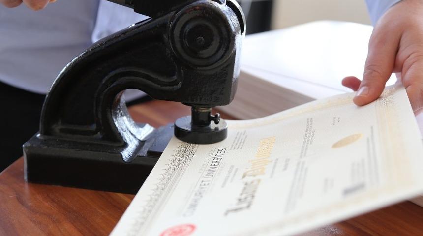 Diplomalar evlere gidecek