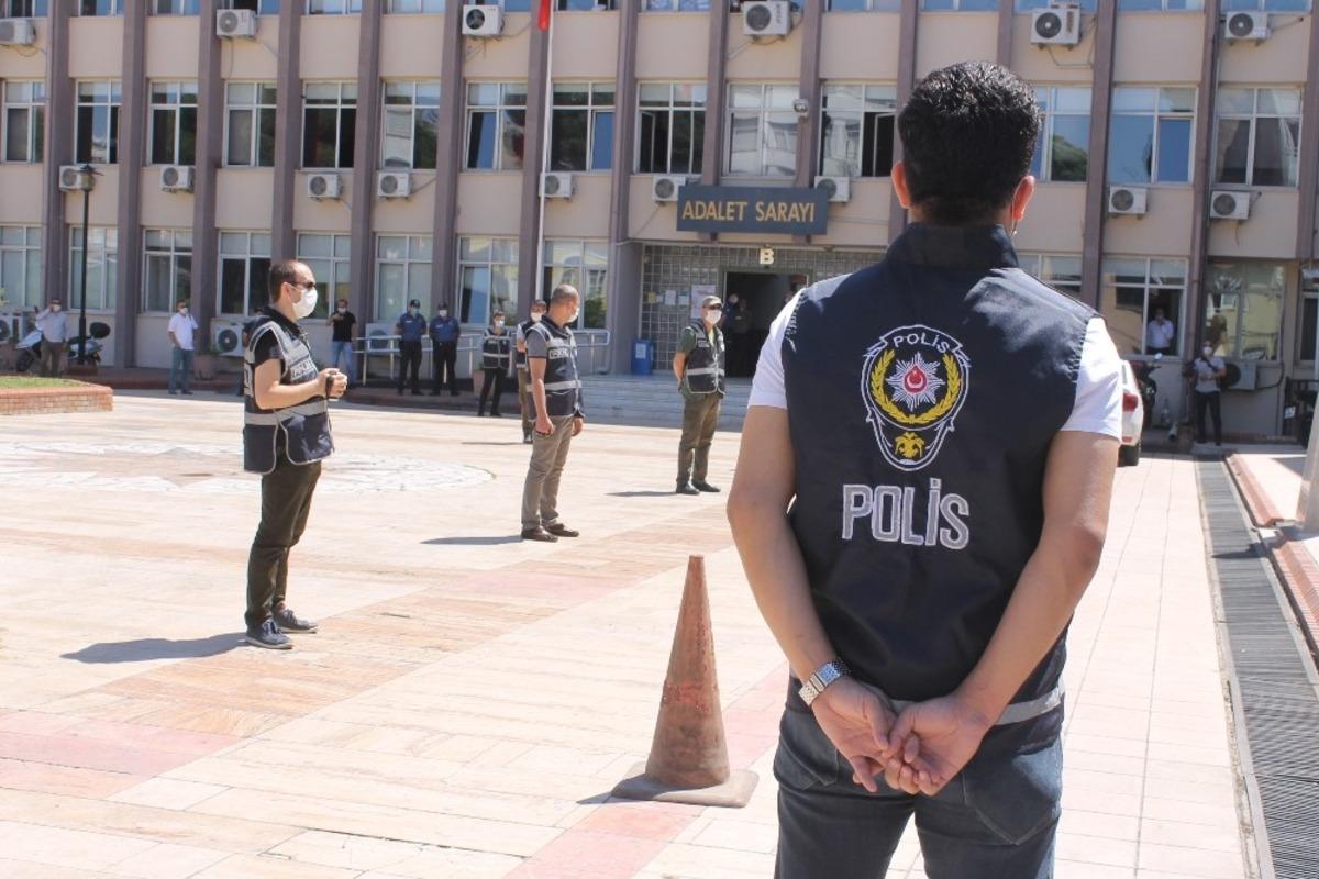 Sosyal mesafe cezası yiyen &ccedil;evreciler, cezayı tepki g&ouml;stermek i&ccedil;in sosyal mesafeli eylem yaptı