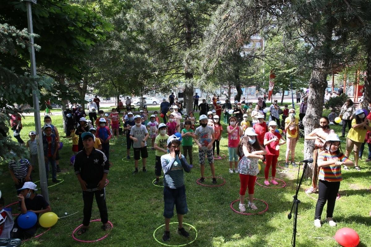 Başkan B&uuml;y&uuml;kkılı&ccedil;, sokağa &ccedil;ıkma kısıtlaması kaldırılan &ccedil;ocuklarla buluştu