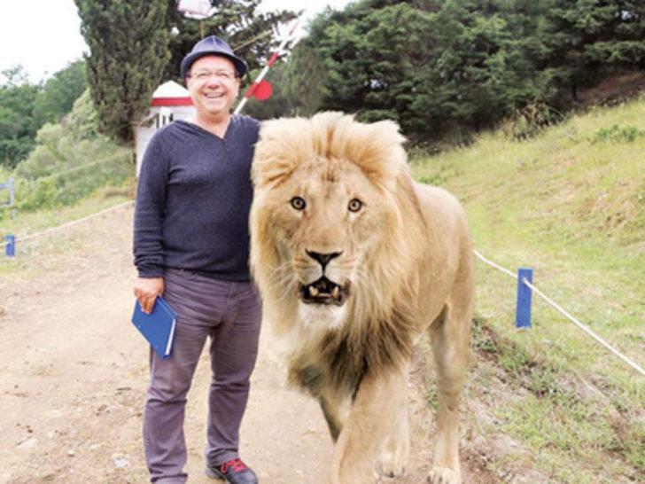 Gani Müjde Putin'in aslanıyla  poz verdi G3