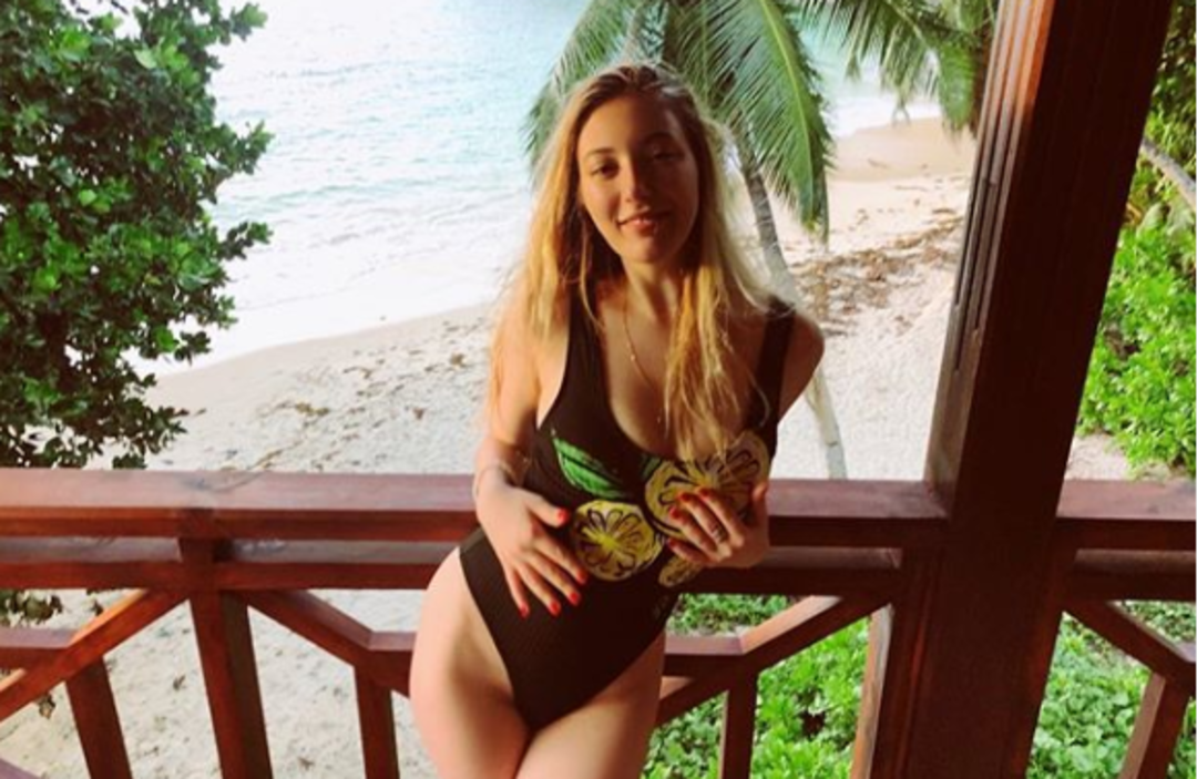 &Uuml;nl&uuml;lerden bikinili pozlar! Yasmin Erbil'e beğeni yağdı 