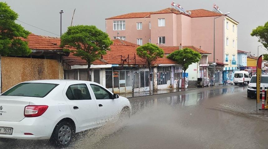 Yunak&rsquo;ta yağmur yağışı etkili oldu