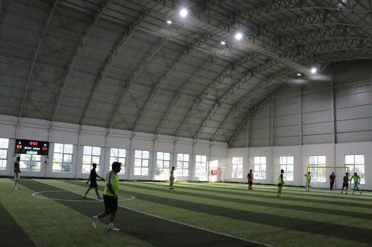 (Özel) Halı sahalar açıldı, talep arttı G2