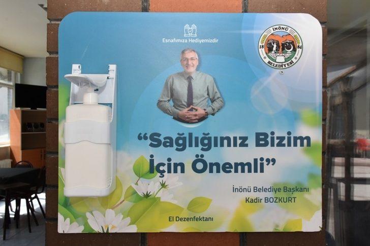 İnönü Belediyesi esnafa dezenfektan dağıttı G3