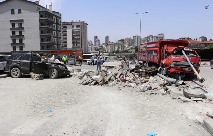 Freni boşalan kamyon kırmızı ışıkta bekleyen araçları biçti G1