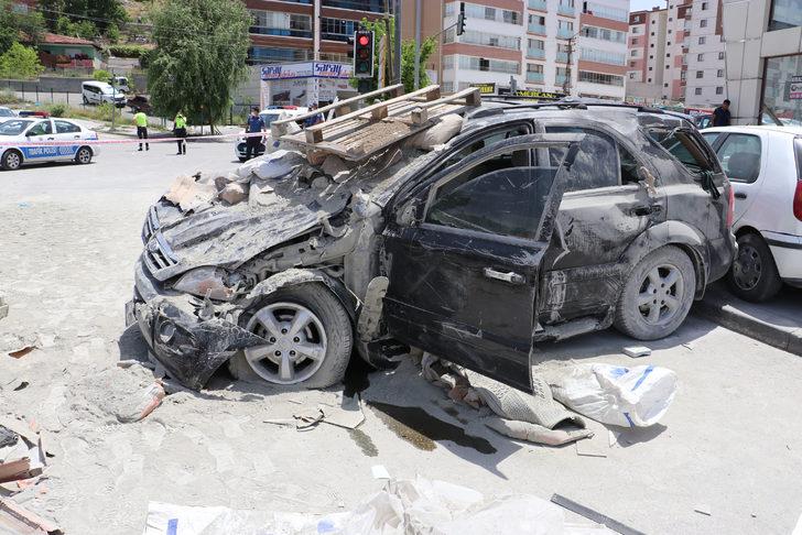 Freni boşalan kamyon kırmızı ışıkta bekleyen araçları biçti G3