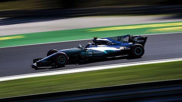 Mercedes'in pilotu Valtteri Bottas takımında kalacak