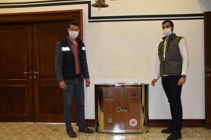 Balıkesir Büyükşehir Belediyesi, 20 ilçeye iç mekan geri dönüşüm kutusu dağıttı G2