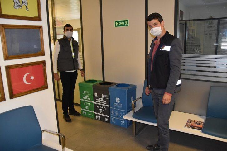 Balıkesir Büyükşehir Belediyesi, 20 ilçeye iç mekan geri dönüşüm kutusu dağıttı G3