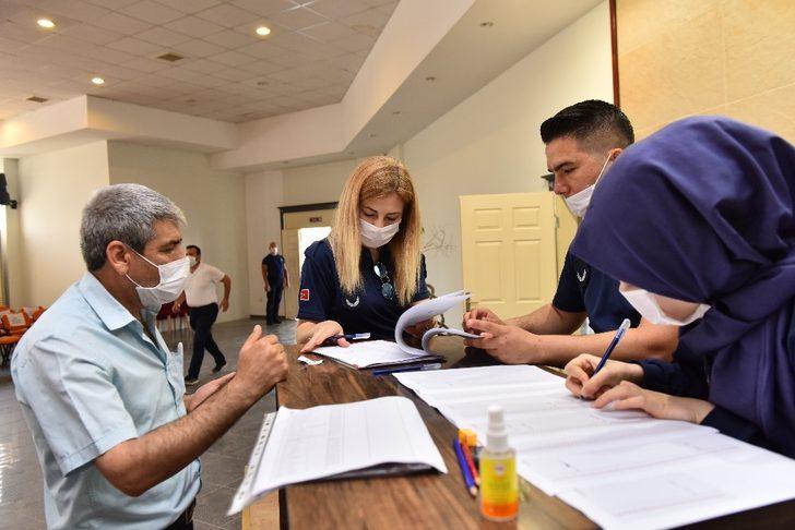 Altıeylül’de pazarcı esnafı yeni kurulan pazarda G5