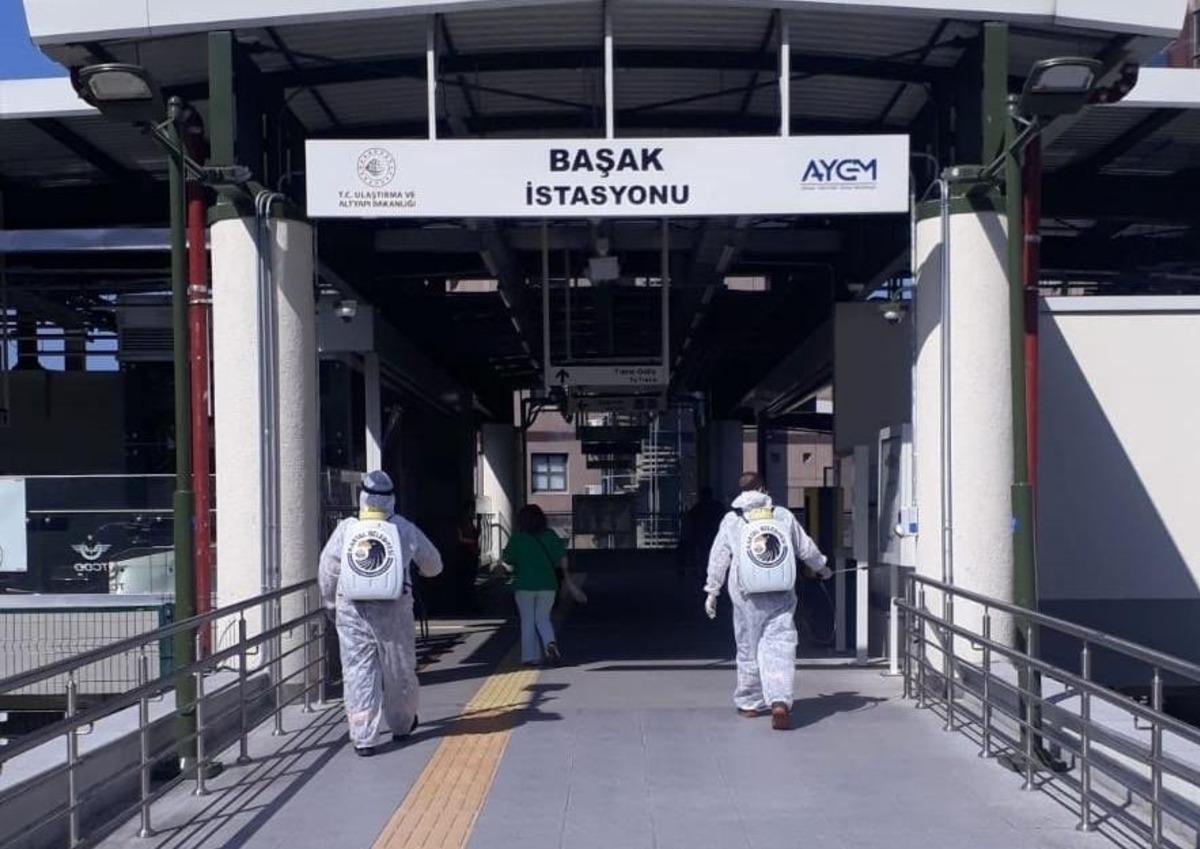 Kartal&rsquo;da normalleşme s&uuml;recinde de dezenfekte &ccedil;alışmaları devam ediyor