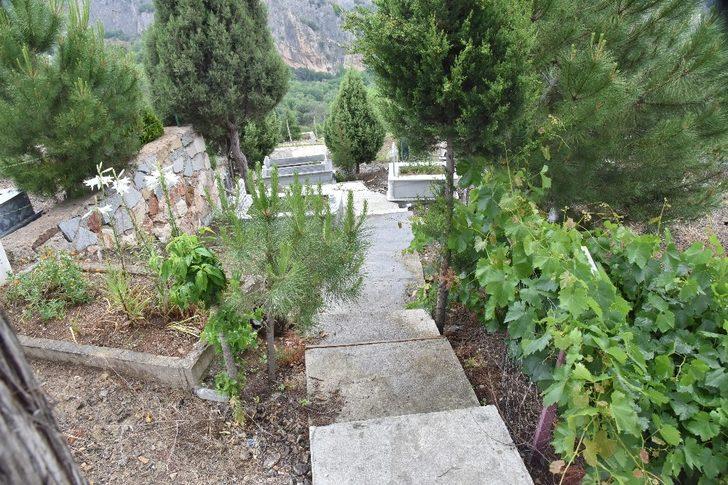 Mezarlıkta temizlik ve bakım çalışmaları G1