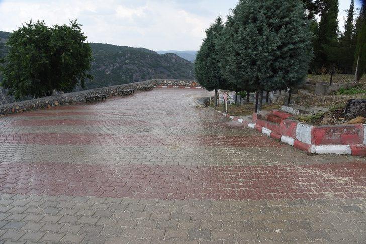 Mezarlıkta temizlik ve bakım çalışmaları G2