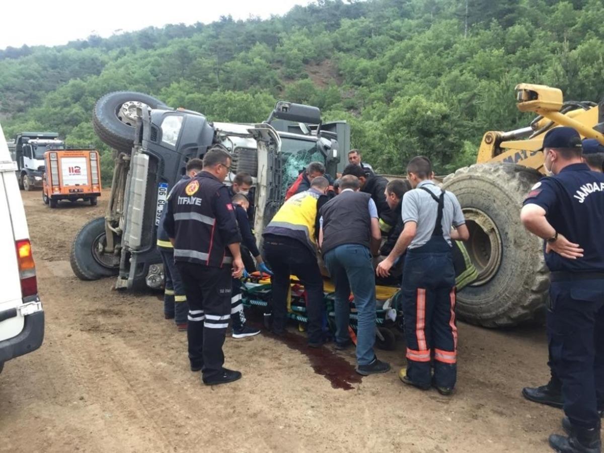 Domani&ccedil;&rsquo;te hafriyat kamyonu devrildi: 1 yaralı
