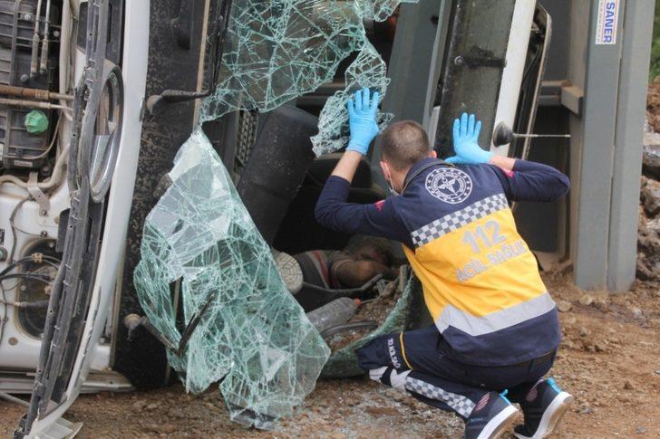 Domaniç’te hafriyat kamyonu devrildi: 1 yaralı G2